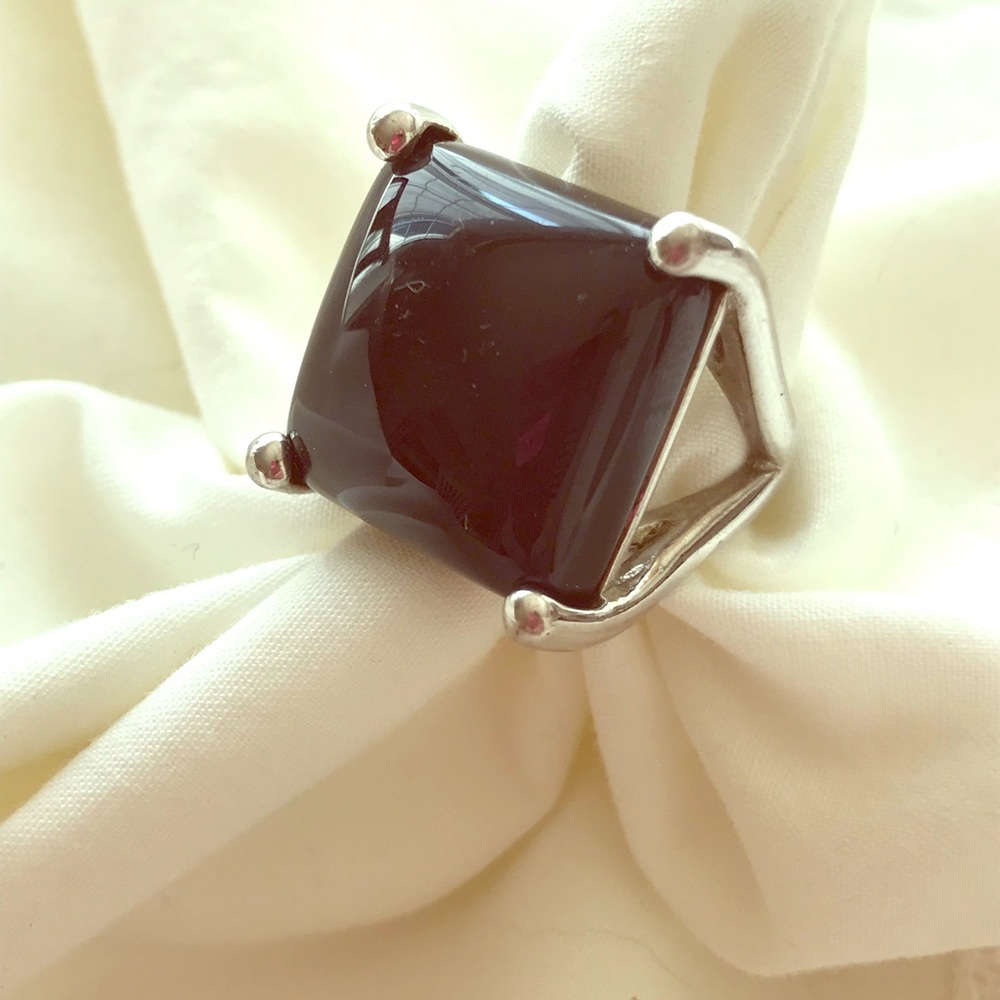 GUESS RING-size 7,silvertone band, black comp xlnt